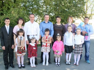 На снимке: слева направо семьи Матусевич, Харитон, Жамойтиных