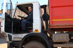 Александр Кухарчик работает водителем на мусоровозе в РУП ЖКХ. За добросовестное отношение к работе занесен на доску почета жилищно-коммунального хозяйства