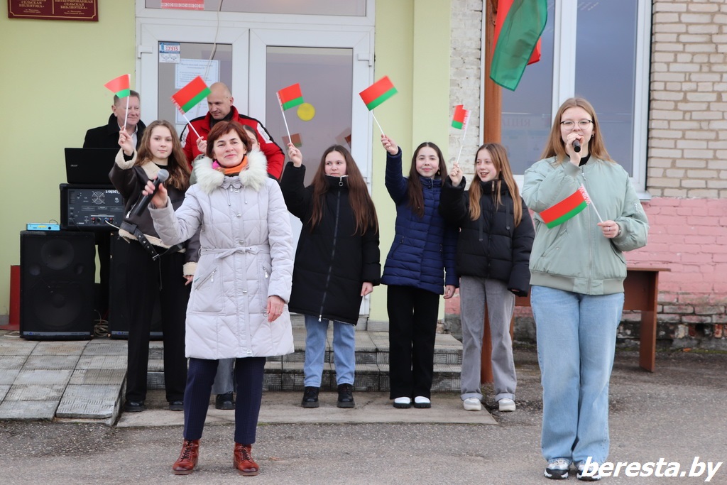 «Моя синеокая Беларусь». На Массолянском участке для голосования прозвучали песни
