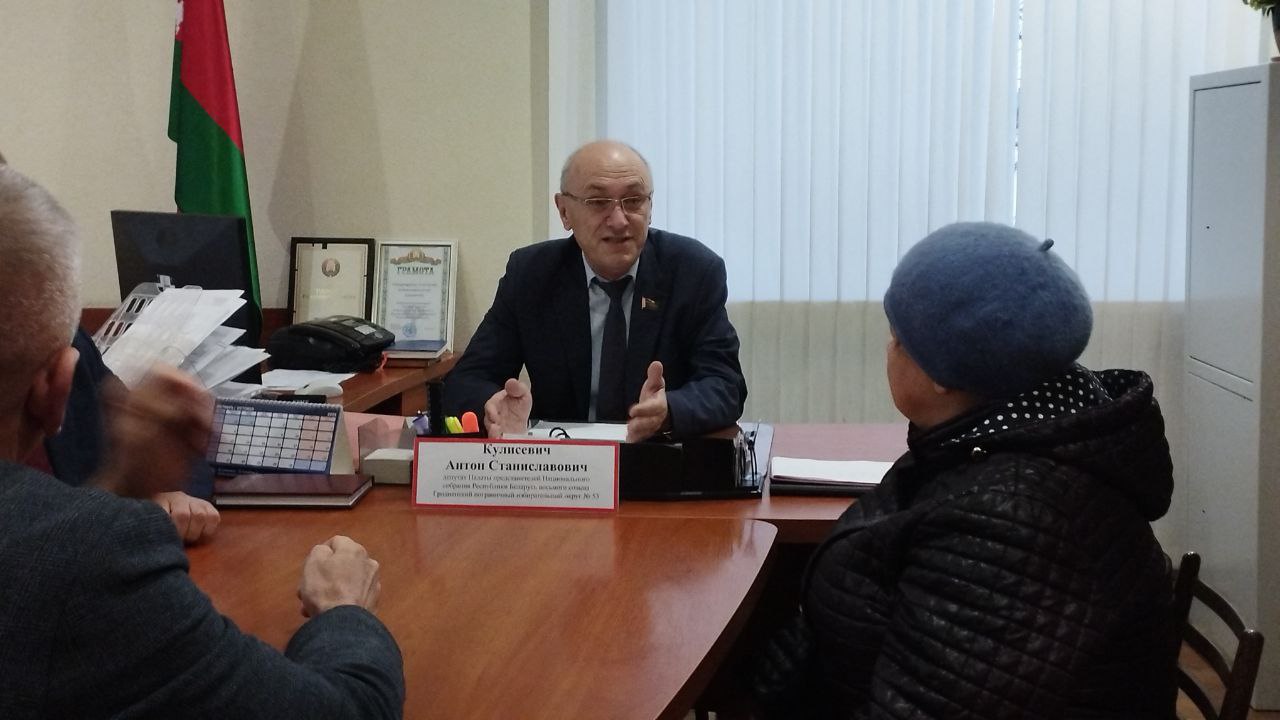 Депутат Палаты представителей Национального собрания Республики Беларусь Антон Кулисевич  провел приема граждан в Олекшицком сельском исполнительном комитете