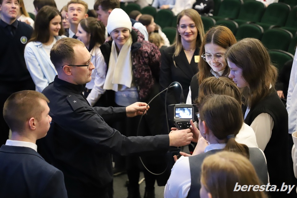 Профориентационная встреча с представителями Следственного комитета состоялась в Берестовицком районном центре культуры и народного творчества