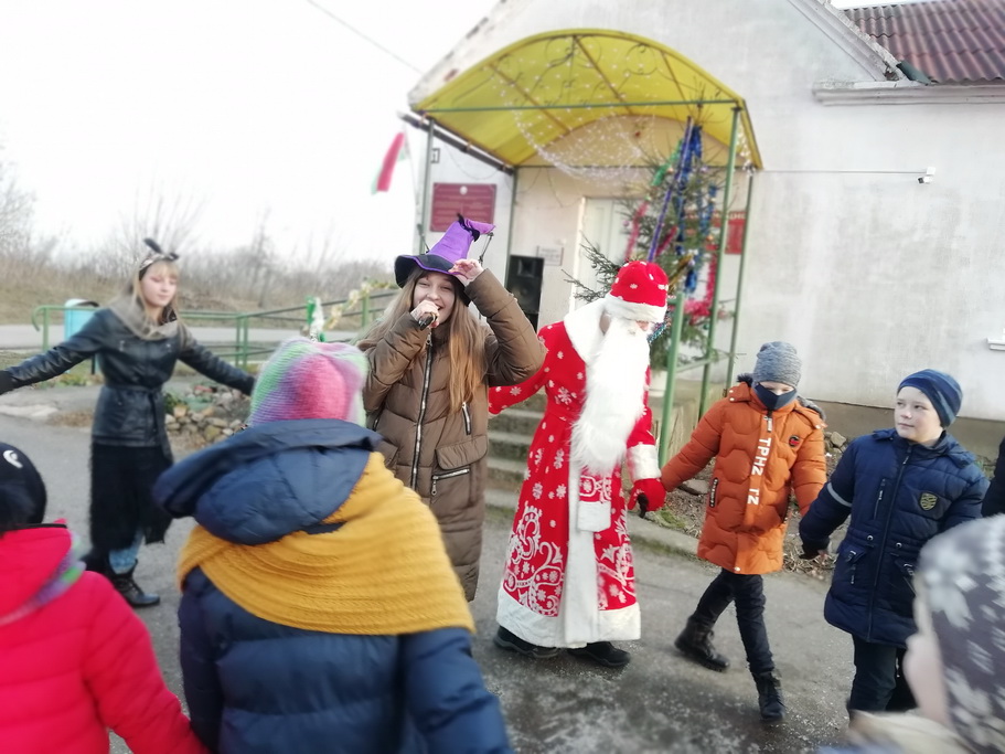 Новогоднее настроение поселилось  в  агрогородке Макаровцы