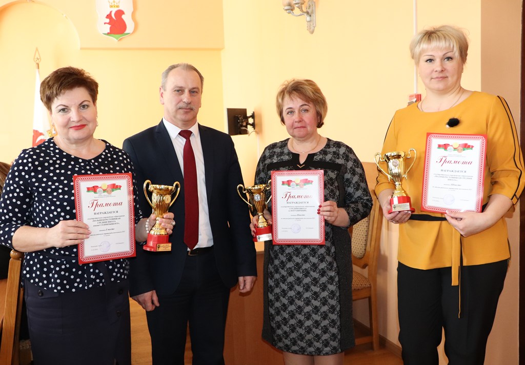 Планку необходимо поднимать выше. В Берестовице обсудили итоги работы учреждений образования по развитию физической культуры и спорта