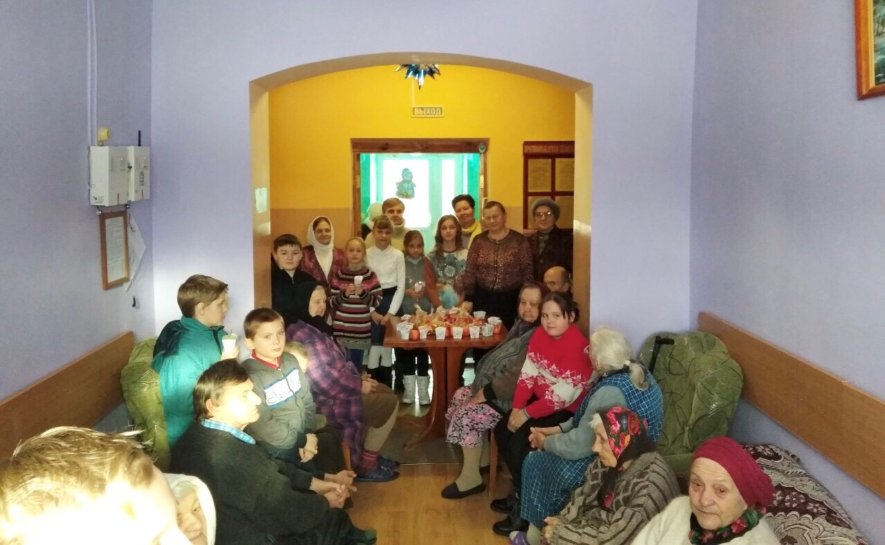 Воспитанники воскресной школы храма Святого великомученика Дмитрия Солунского агрогородка Малая Берестовица посетили Макаровский дом-интернат для престарелых и инвалидов