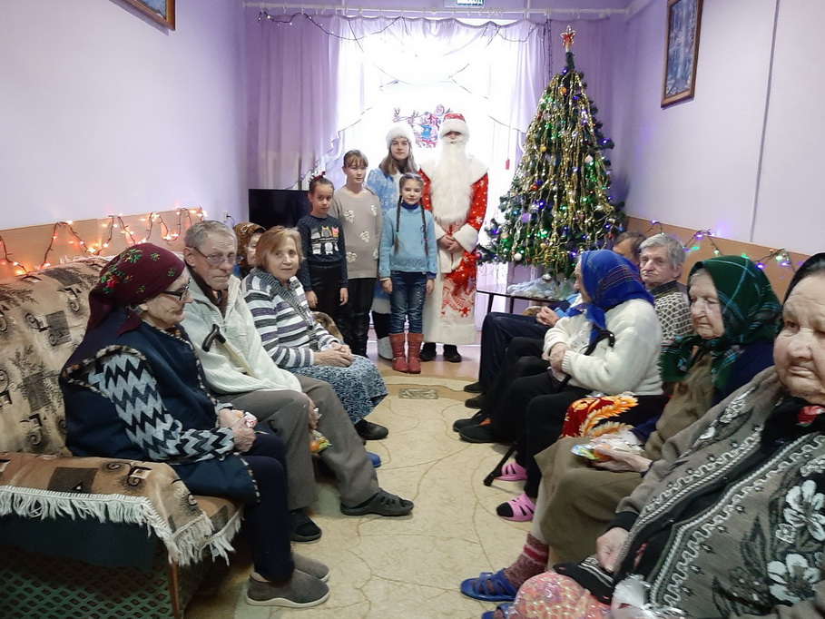 Время волшебства и подарков. В Макаровском доме-интернате благодарны за заботу и внимание