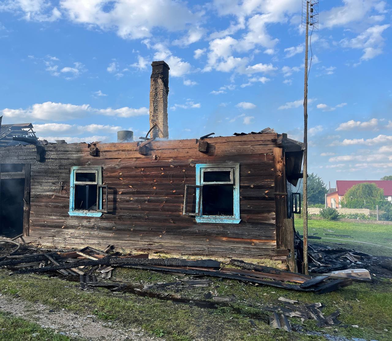 Пожар в Эйминовцах: жилой дом поврежден огнем, владелец госпитализирован