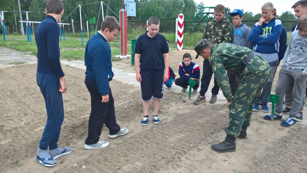 В  лагере  «Юный пограничник»  воспитывают патриотов