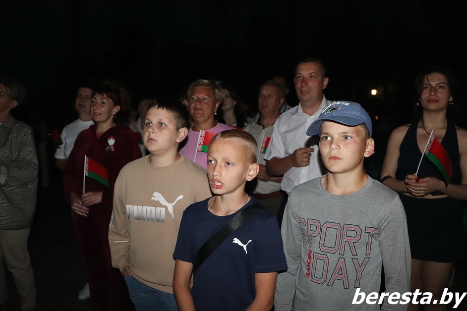 Берестовитчина присоединилась к республиканской акции «Споем Гимн вместе!»