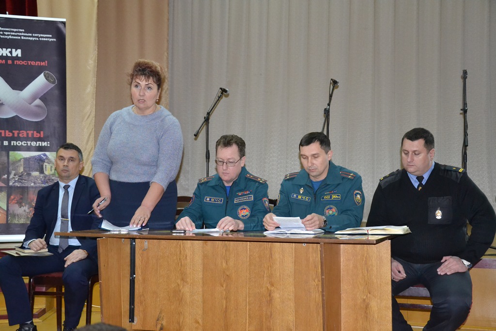 Сельский сход прошел в Старом Дворце