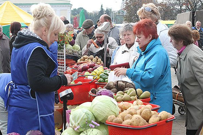 Кому в Беларуси полагается материальная помощь «на овощи»