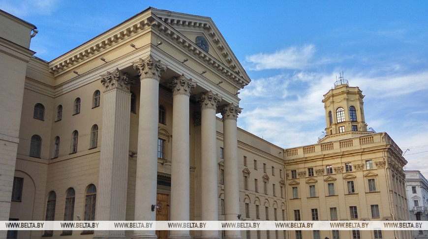Ежедневно отдают силы, знания и навыки борьбе с угрозами государству. Александр Лукашенко поздравил сотрудников КГБ