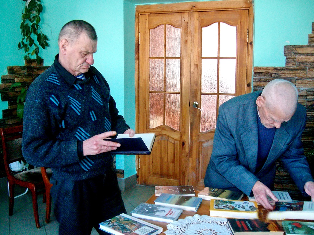 Бераставіцкая раённая бібліятэка перадала кнігі Макаравецкаму дому-інтэрнату