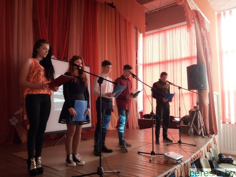 В Берестовицком лицее зажгли свечу памяти 75-летию Хатынской трагедии