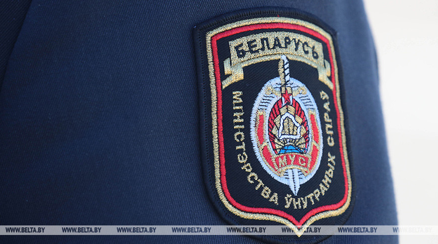 Милиционеры из Гродно пришли на помощь пенсионеру, который из-за непогоды не мог добраться до аптеки 