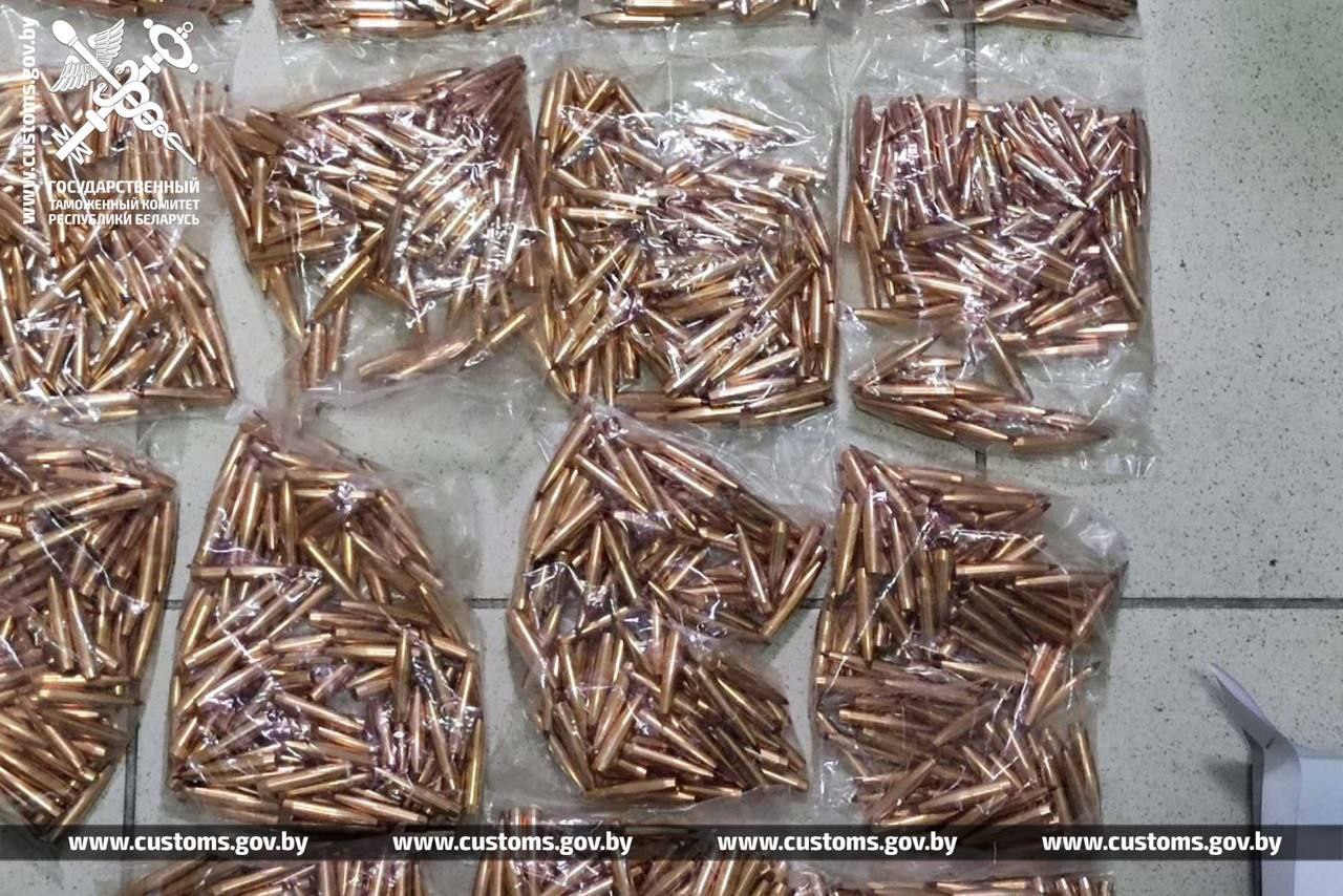 Около 13 тысяч пуль разного калибра изъяли гродненские таможенники у мотоциклиста, прибывшего в нашу страну из Литвы.