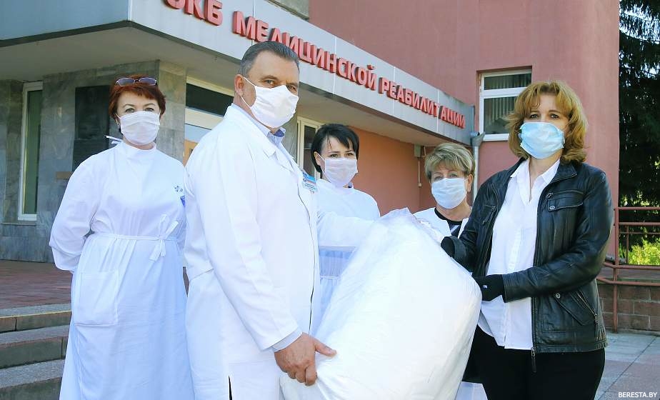Медикам - от журналистов. Областная организация Белорусского союза журналистов поддержала медицинских работников