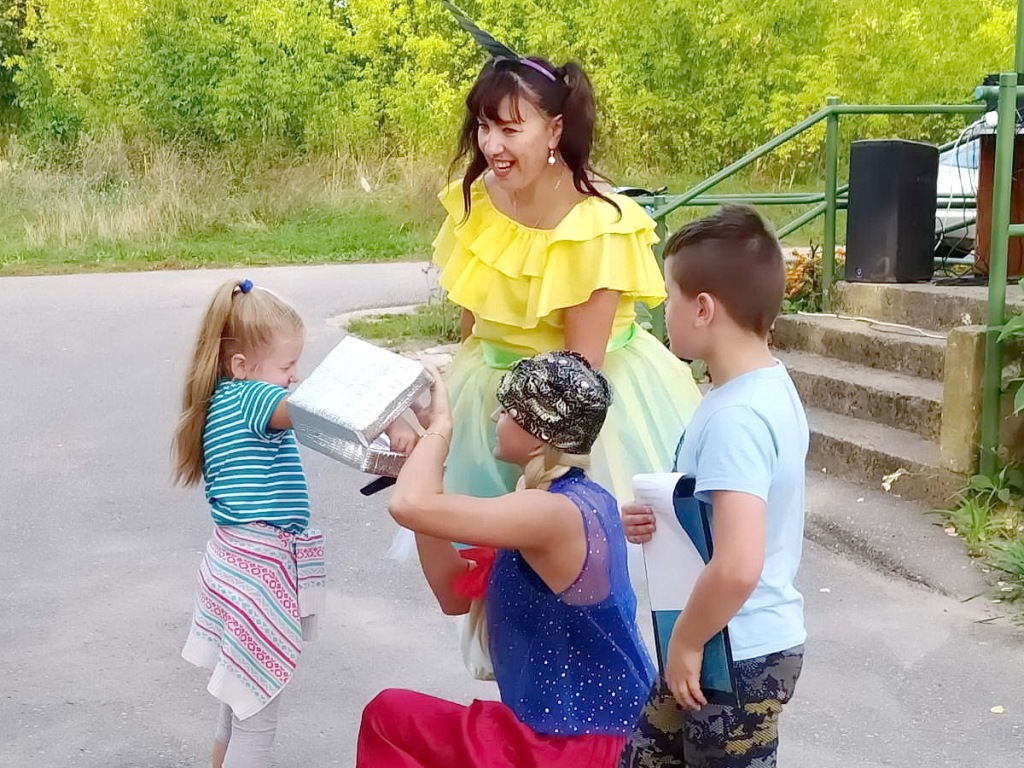 Акция «Подарим радость детям!» прошла в агрогородке Макаровцы