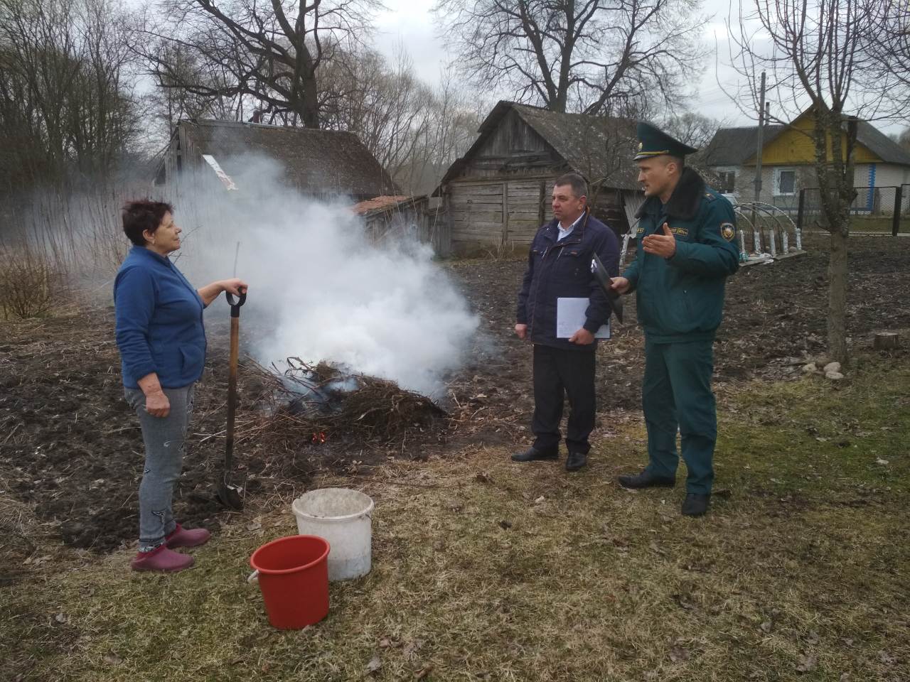 Наводя порядок – не наделать  беды! В Берестовицком районе прошел профилактический рейд по недопущению выжигания сухой растительности