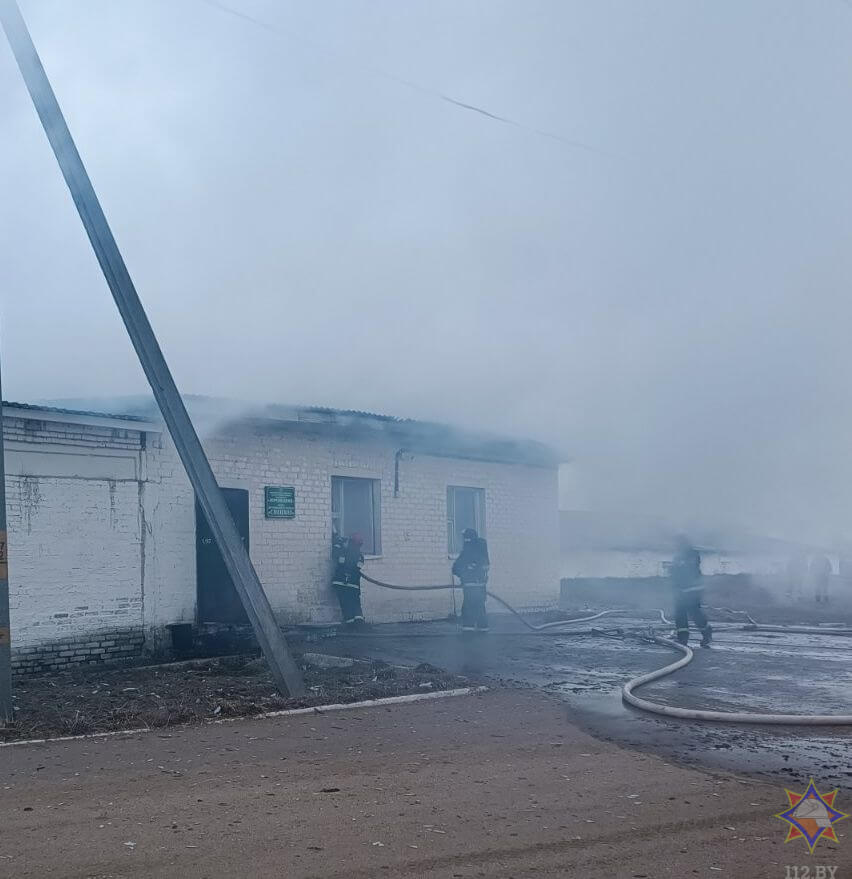 В Берестовицком районе горело сельскохозяйственное здание: спасатели ликвидировали возгорание