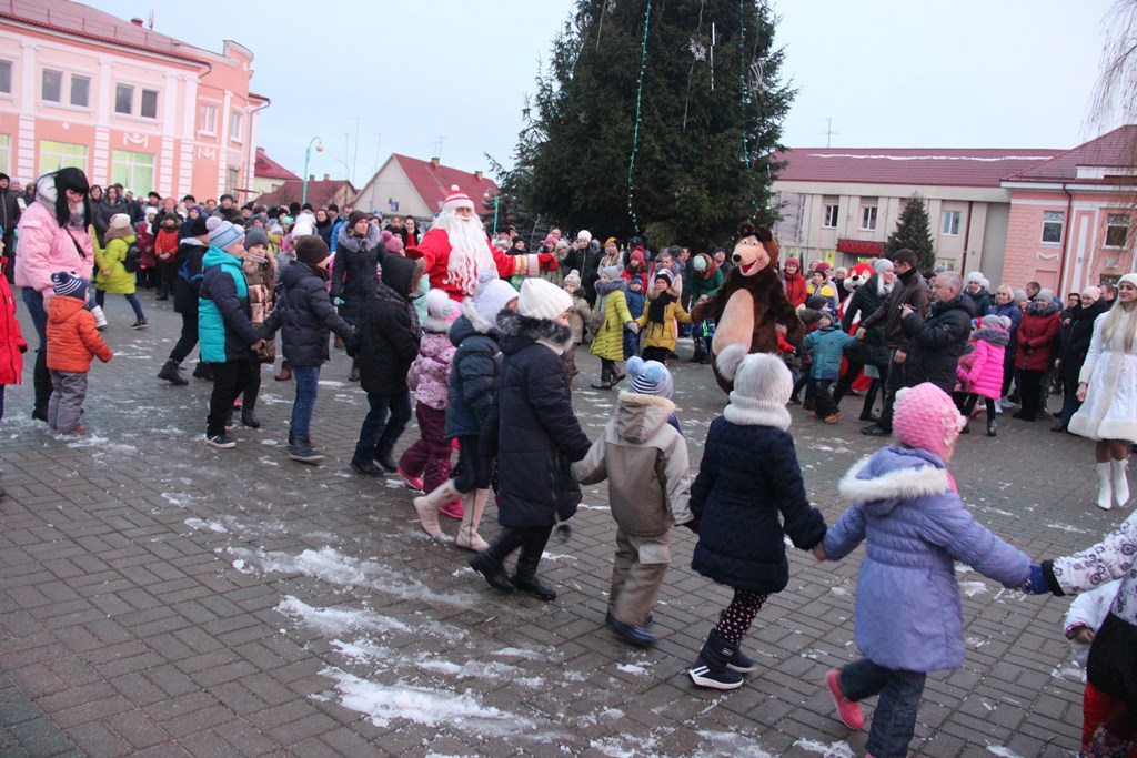 Christmas trees are lit in Berestovitsa district