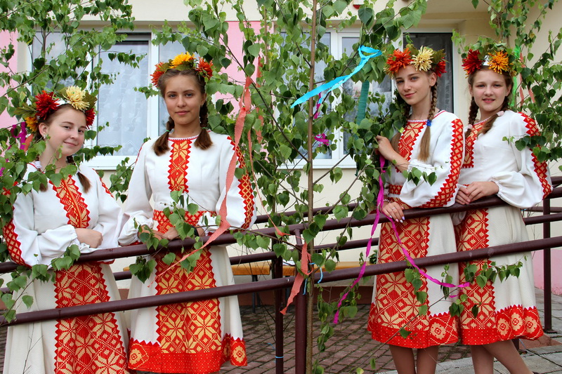 В агрогородке Старый Дворец прошел фольклорный праздник «Стародворецкая Семуха гудит на всю околицу»