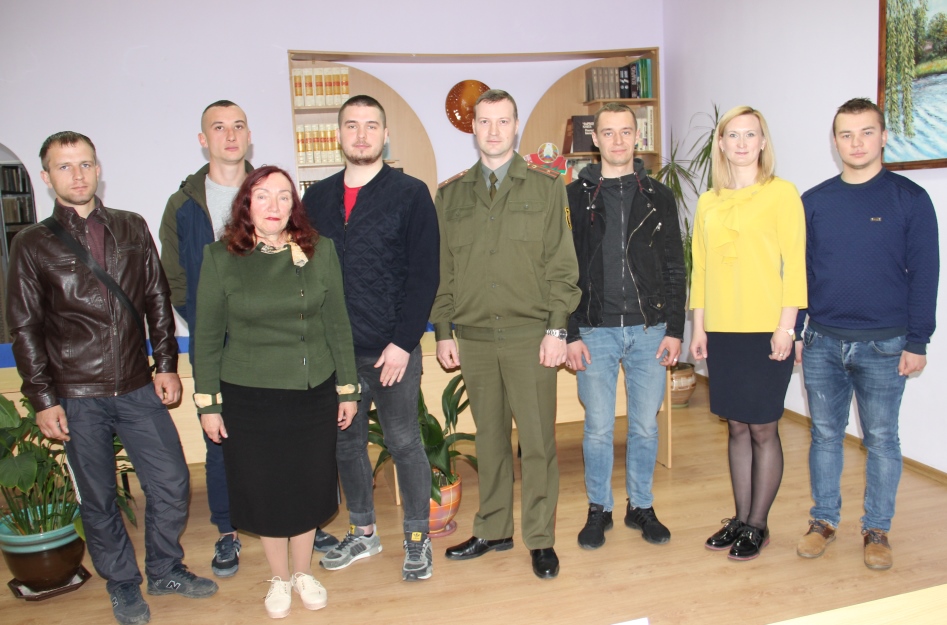 В Берестовице проводили на службу призывников