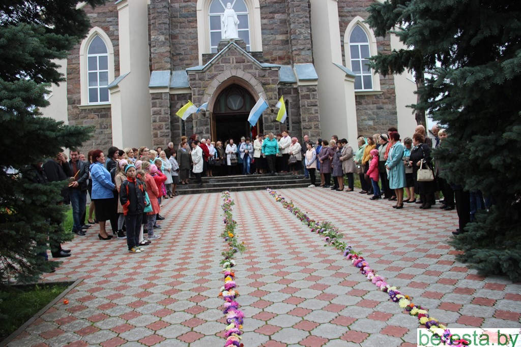 Фігура Маці Божай Фацімскай наведала  Бераставіччыну