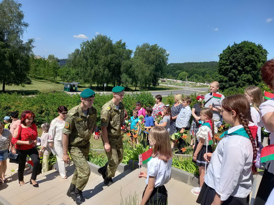 Вахта памяці і кніжная выстава. У аграгарадку Малая Бераставіца адзначылі Дзень усенароднай памяці ахвяр Вялікай Айчыннай вайны і генацыду беларускага народа