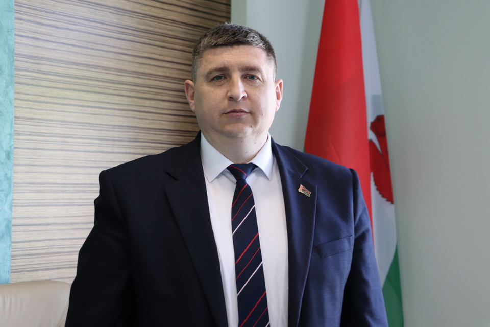 Поздравление председателя Берестовицкого районного исполнительного комитета Дмитрия Кадргулова с 80-летием со дня образования Берестовицкого района