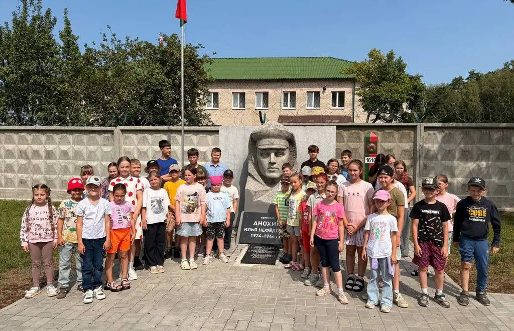 Граница на замке, а сердца - открыты: школьники из Волковыска побывали на пограничной заставе