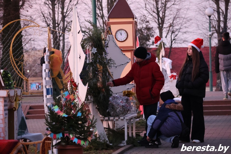 В Берестовицком районе идет онлайн-голосование по выбору лучшей новогодней композиции