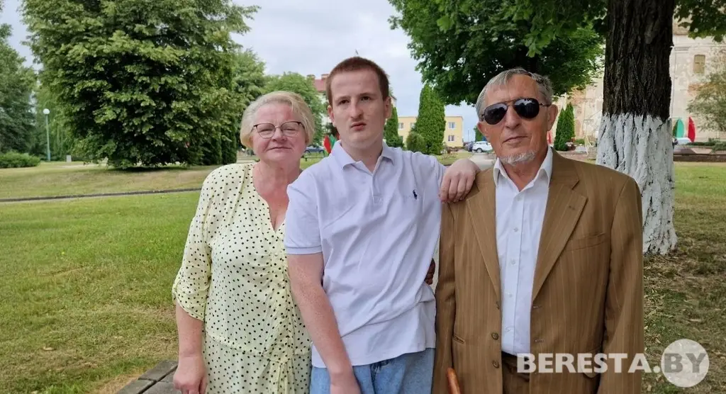 Супруги Евдокимовы с внуком Мишей: «Этот праздник наполняет наши сердца любовью к Родине»