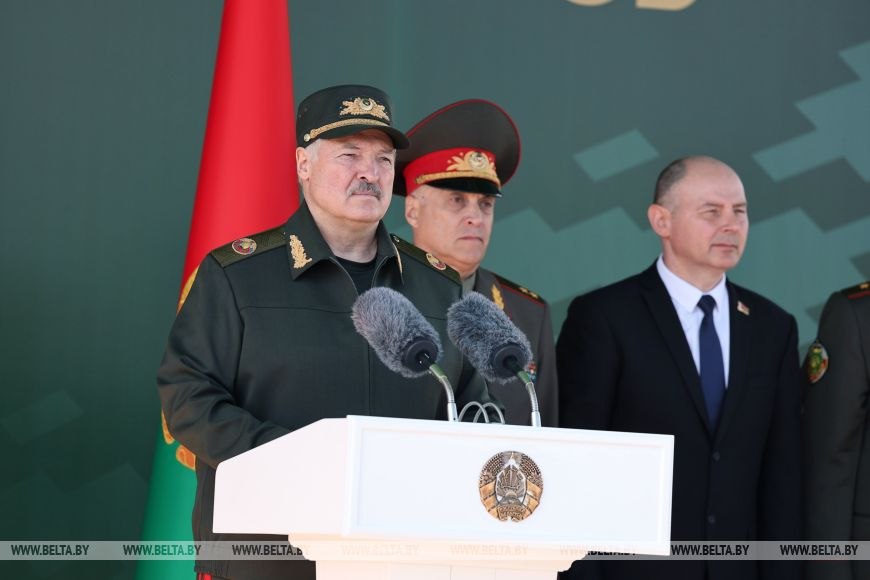 Александр Лукашенко: «Мощь и силу армии определяют преданные родной стране военнослужащие»