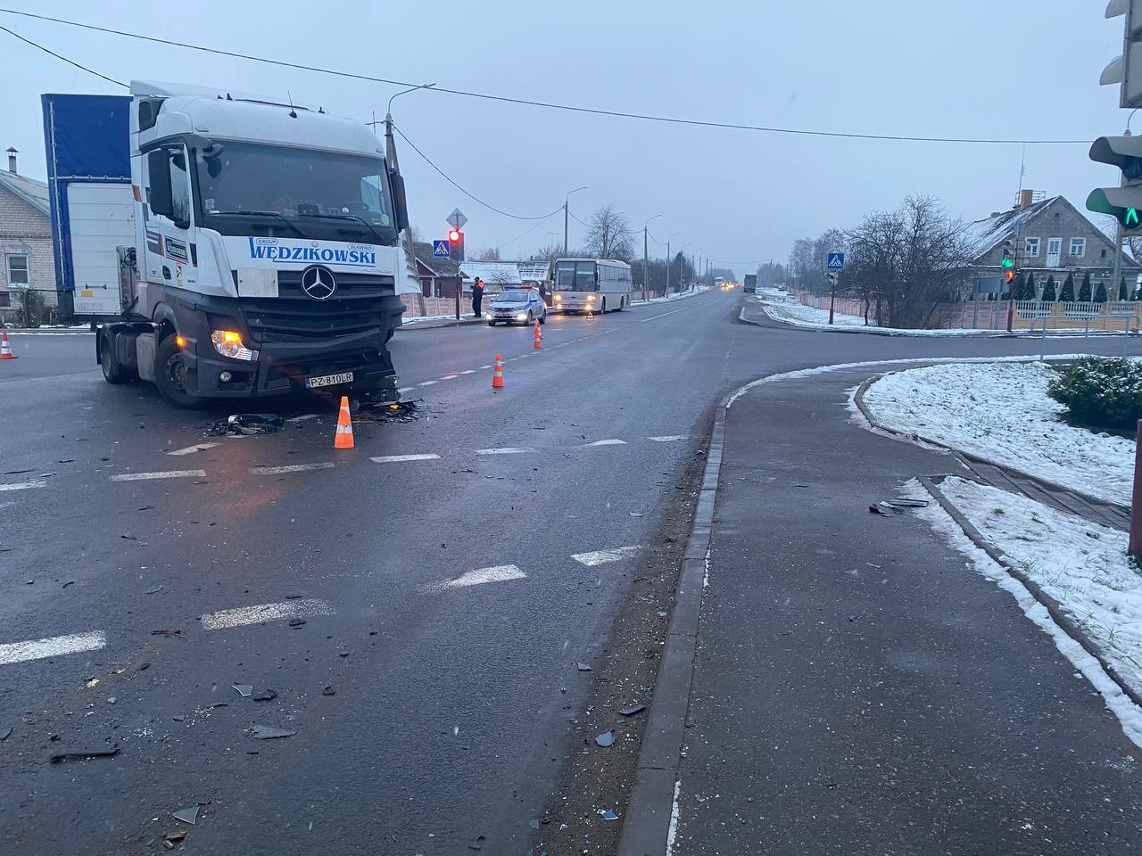 Не убедился в безопасности маневра. В агрогородке Пограничный произошло ДТП с участием большегруза