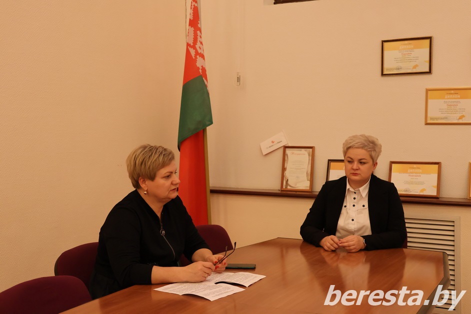 <strong>Заместитель председателя Берестовицкого райисполкома Алла Замировская</strong> <strong>встретилась с коллективом ЦБУ №</strong><strong>412</strong><strong> </strong><strong>ОАО «Белагропромбанк»</strong><strong></strong>