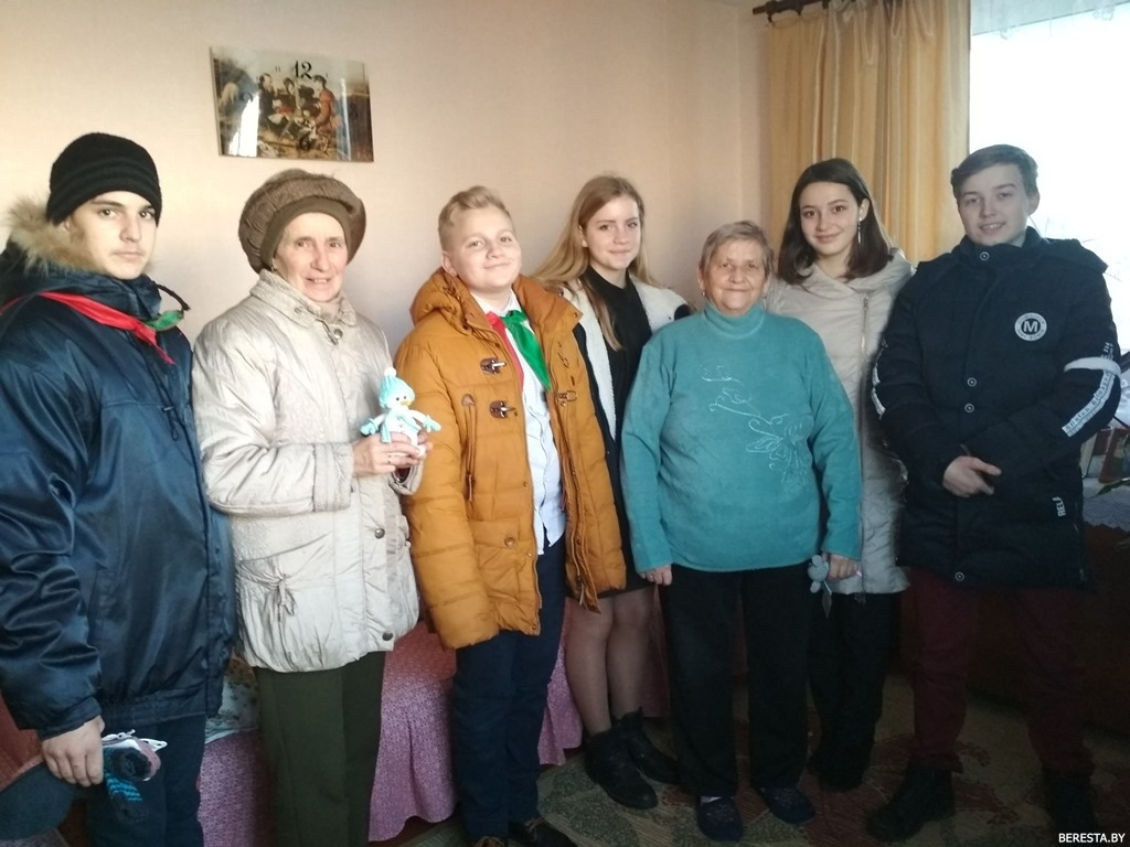 Малоберестовицкие школьники присоединились к акции "Тепло наших сердец - вашим прожитым годам"