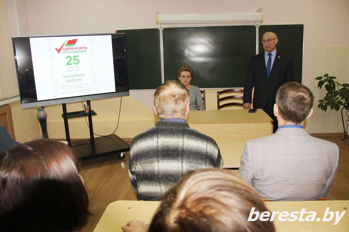 В преддверии Единого дня голосования Михаил Писарик встретился с коллективом Конюховской средней школы