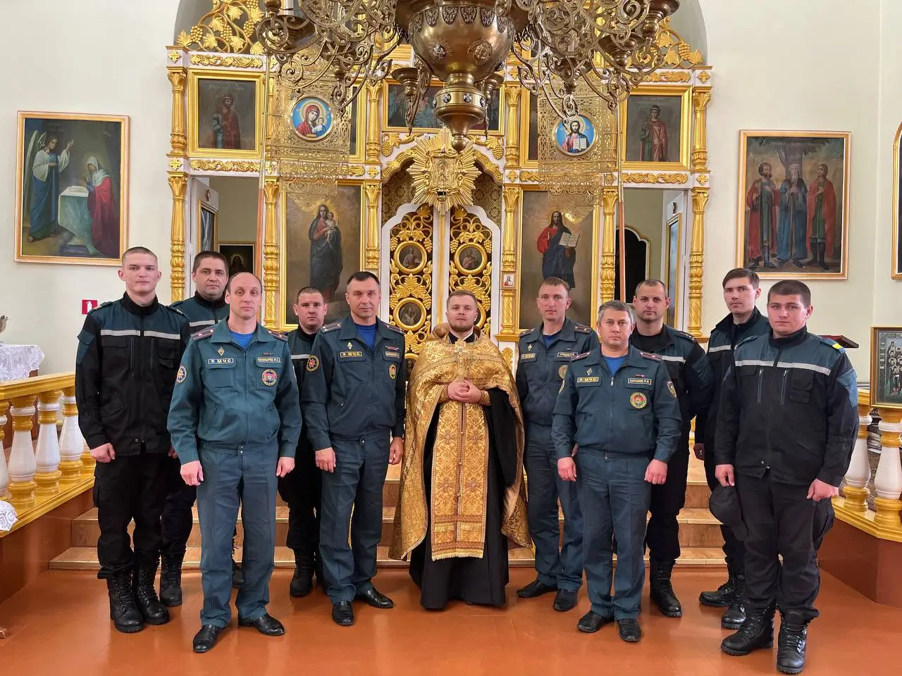 В Большой Берестовице прошел праздничный молебен для личного состава РОЧС