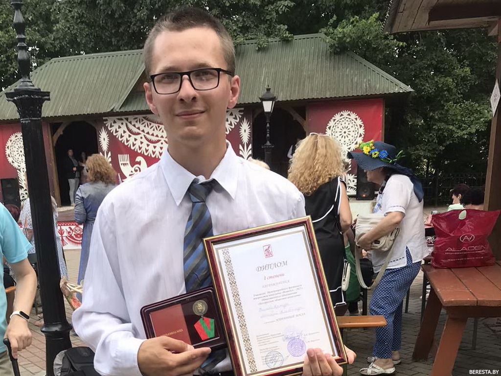 У берестовичанина Артура Васько – первое место на Международном фестивале творчества инвалидов в Витебске