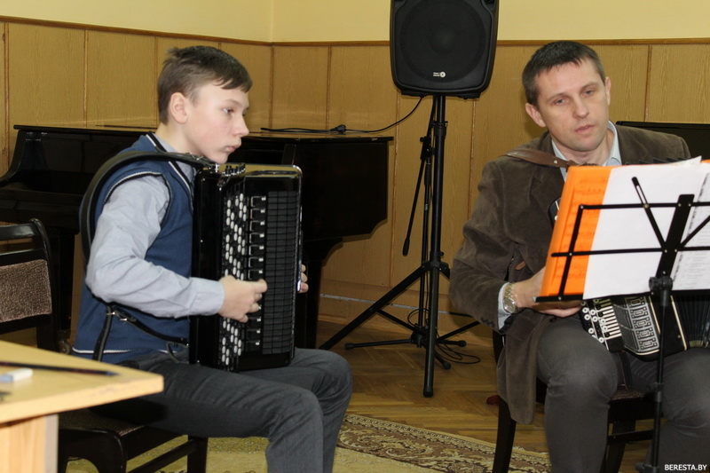 В школе искусств состоялась встреча с преподавателем Гродненского музыкального колледжа Владимиром Куколовичем