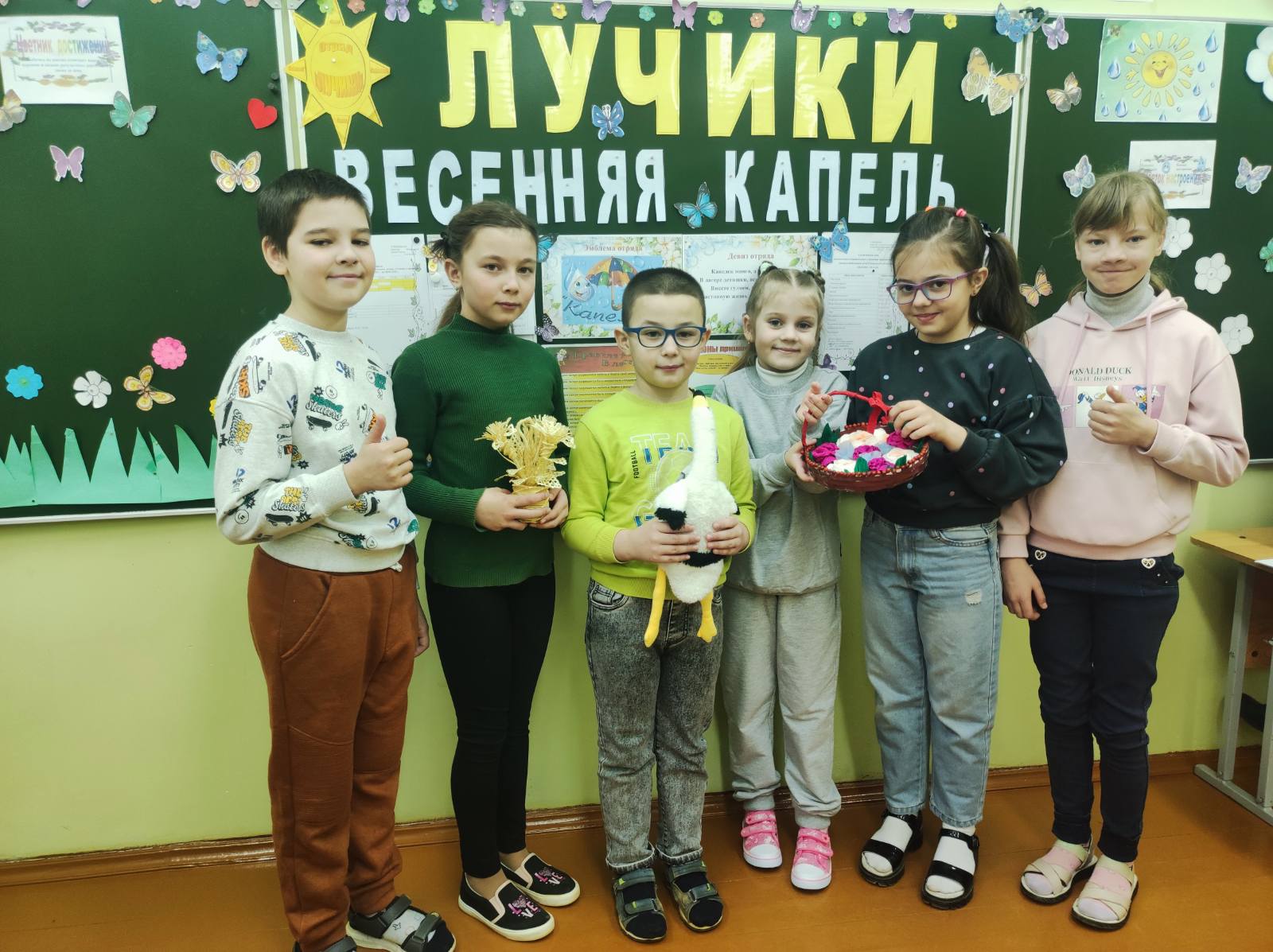 "Здравствуйте, это – МЫ! Дети счастливой и мирной страны". В Макаровской средней школе начал работу оздоровительный лагерь "Лучики"