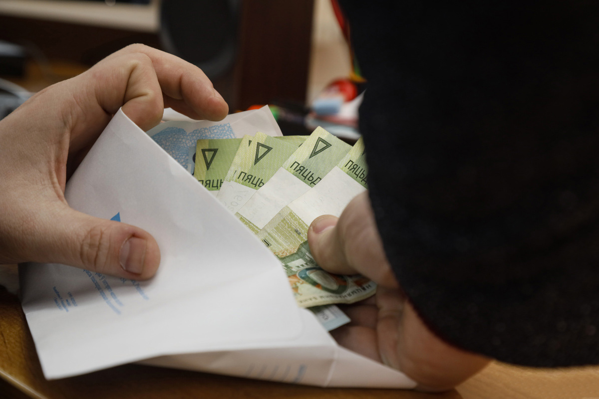 К чему приводит выплата зарплаты "в конверте"?
