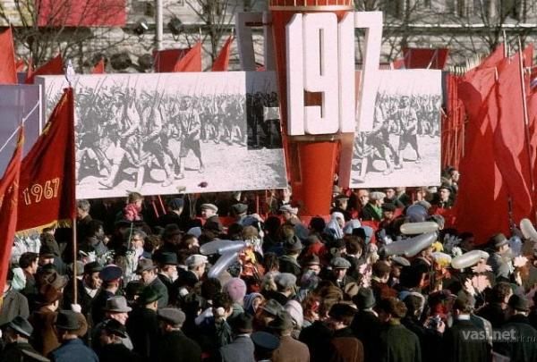 Позади   крутой поворот…