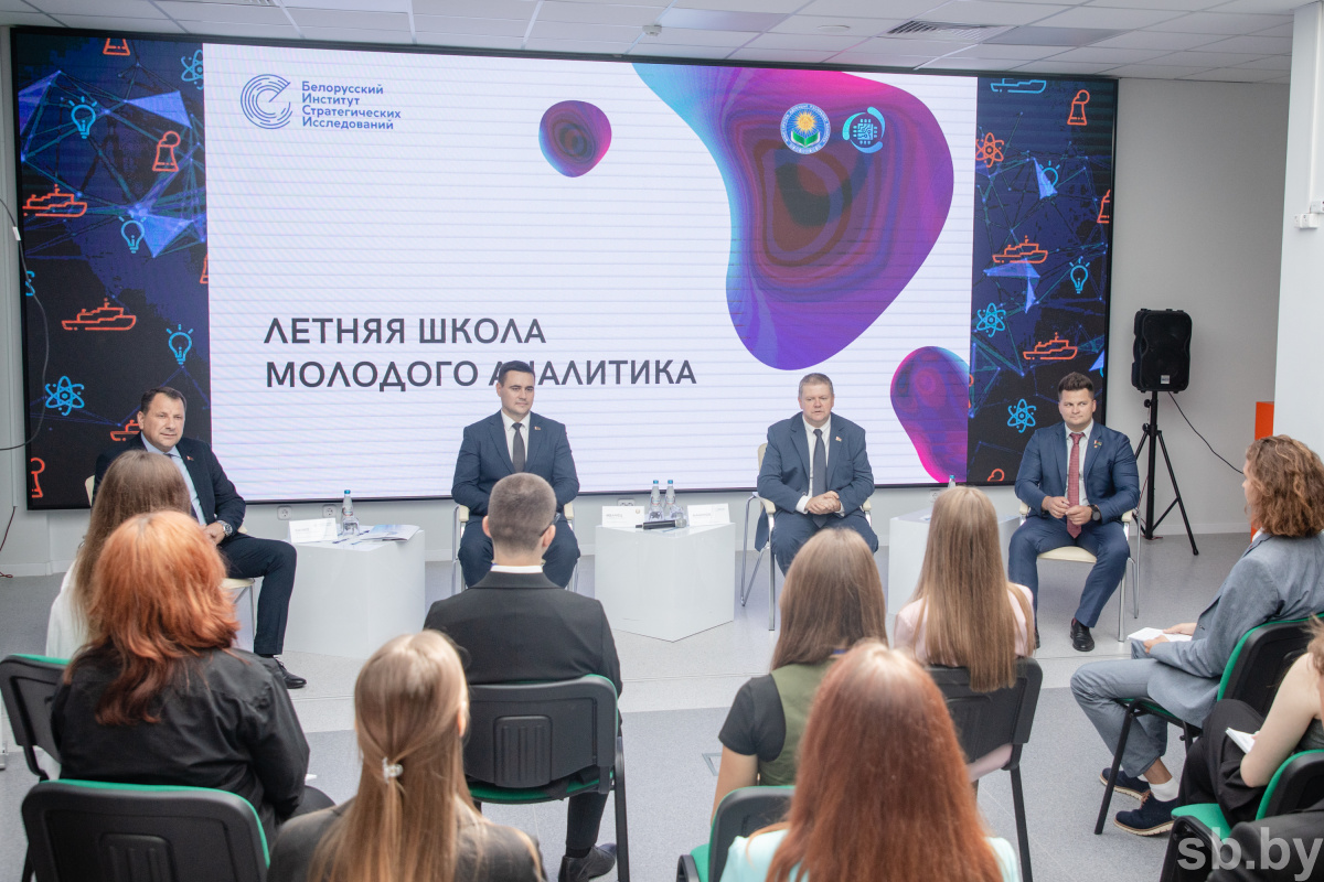 Иванец — о международных олимпиадниках: такого количества золотых медалей еще не было в истории нашей страны
