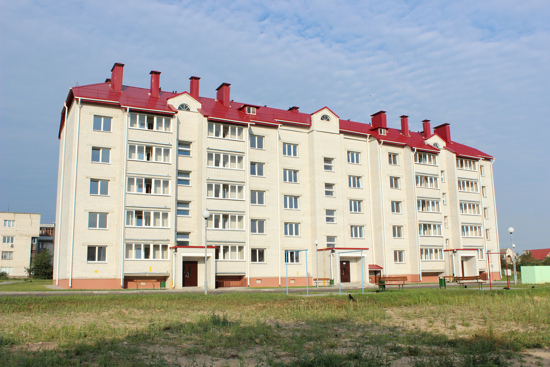 Новоселы получили ключи от квартир в арендном доме в Берестовице