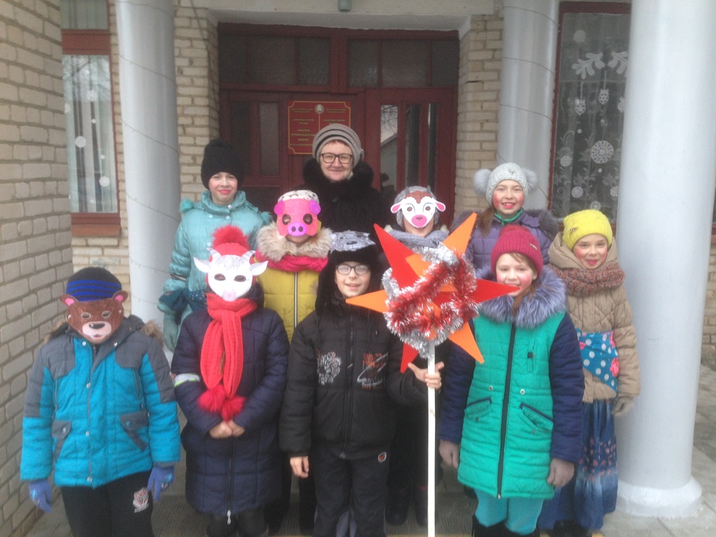 Калядныя вячоркі правялі вучні пачатковай школы ў Паплаўцах