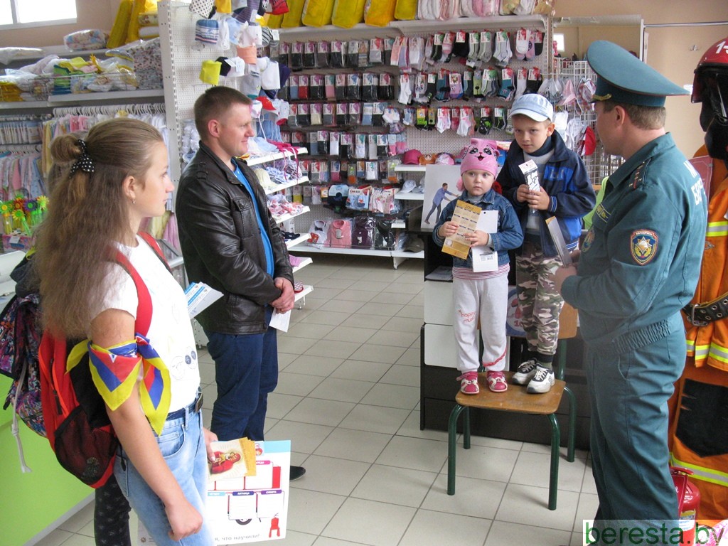 Берестовицкие спасатели говорили  с родителями  о безопасности  детей