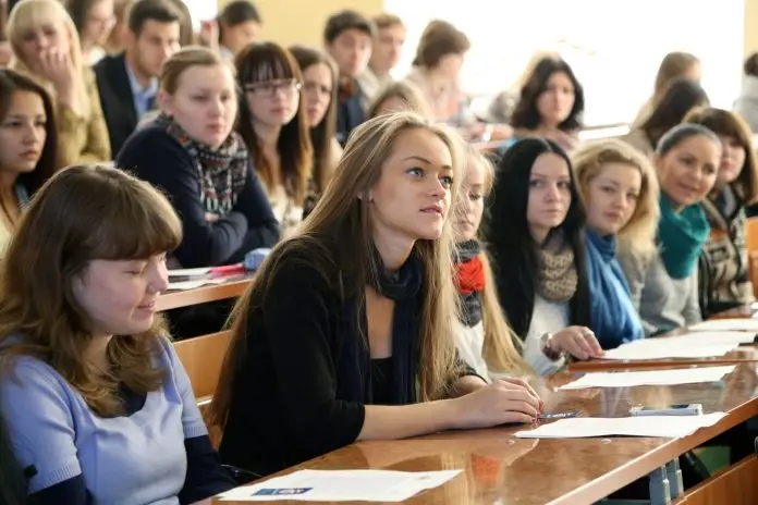 Помощь для студентов: кому в Беларуси положена социальная стипендия и как её оформить
