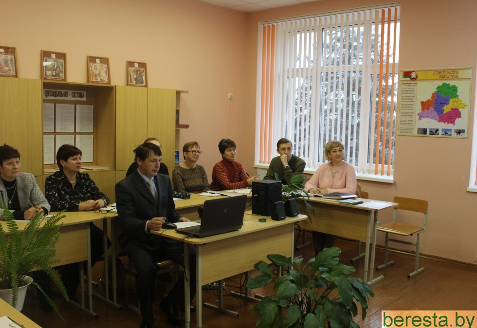 Методическое объединение учителей математики заседало в Конюховском яслях-саду-средней школы