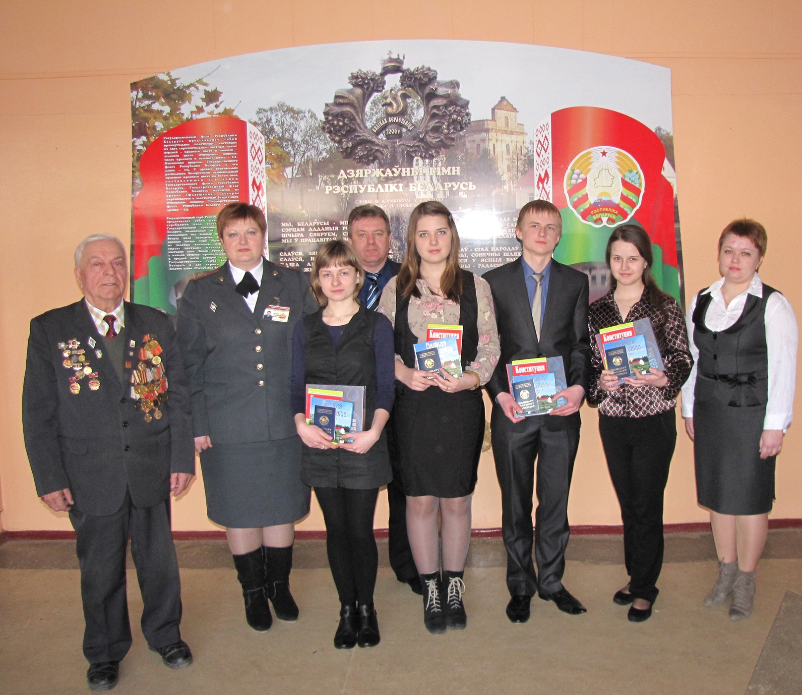 Вучні Вялікабераставіцкай школы атрымалі пашпарты ў Дзень Канстытуцыі